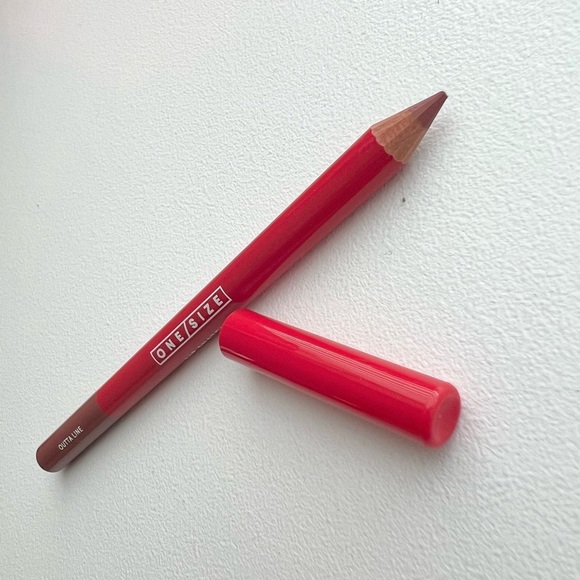 ONE/SIZE Lip Snatcher - Picture 1 of 4